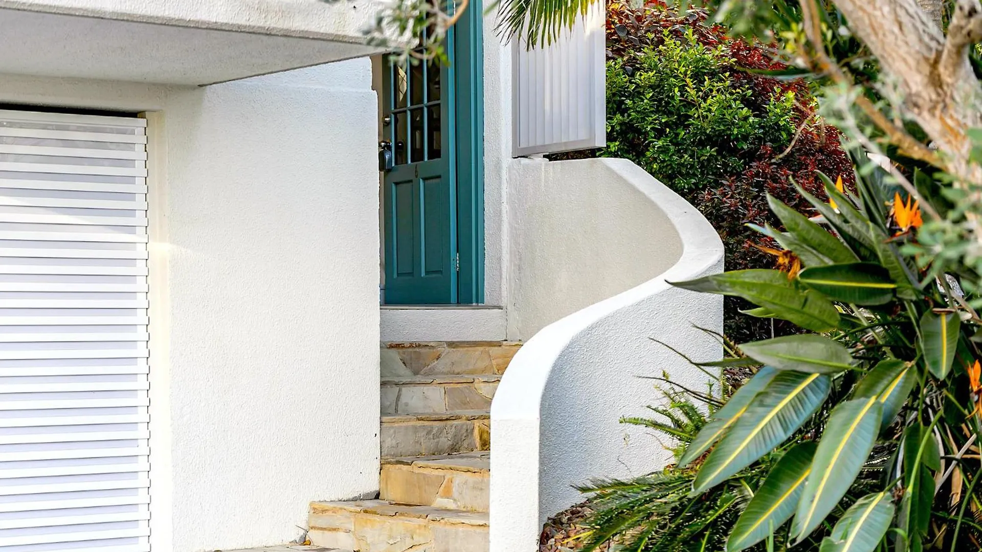 2-Bed Coastal Haven With Pool By Sunshine Beach 0*,  Australia