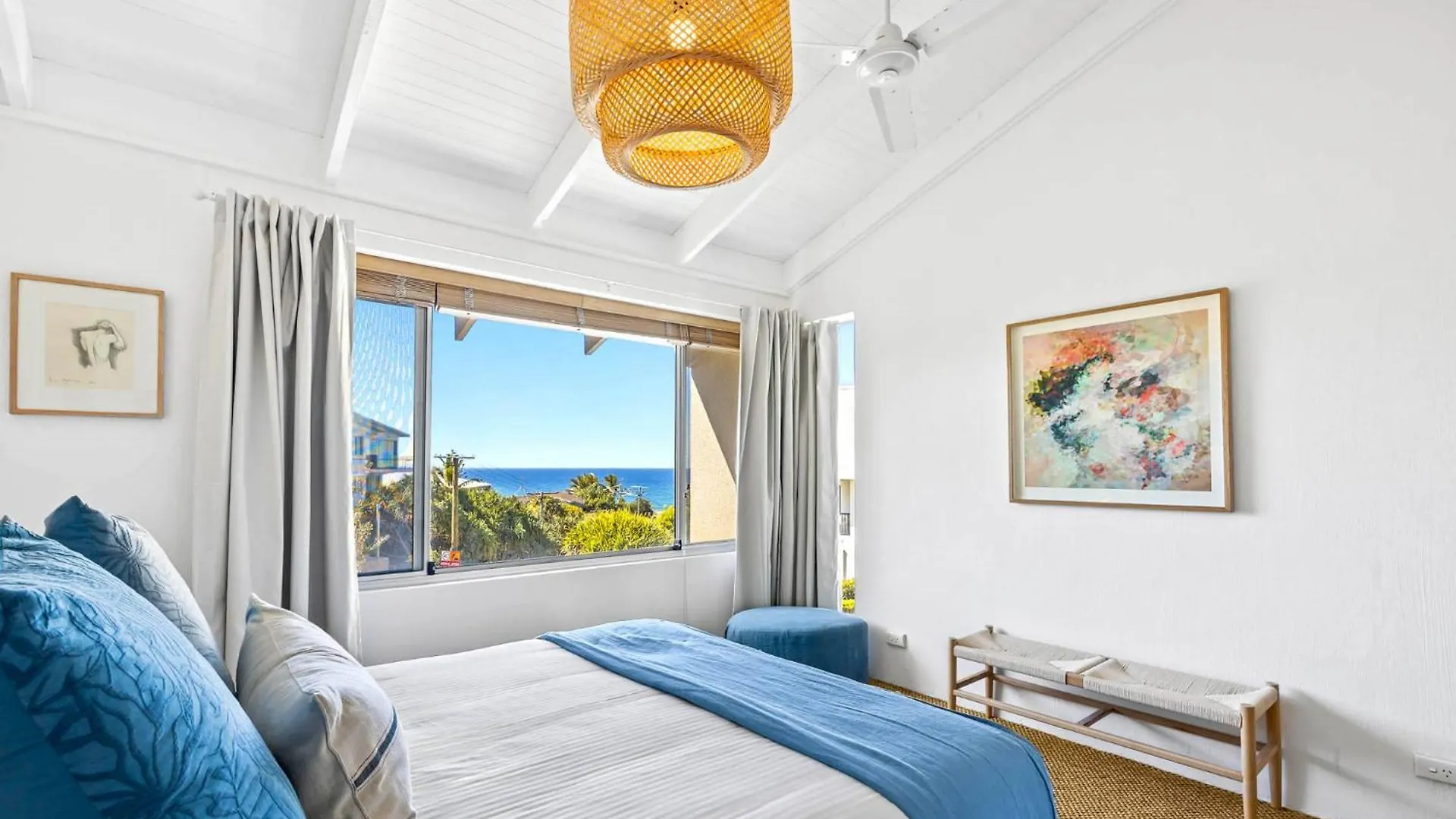 2-Bed Coastal Haven With Pool By Sunshine Beach